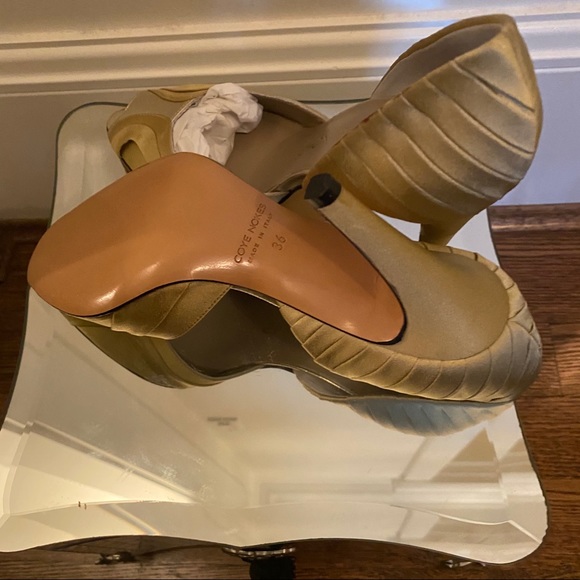Coye Nokes Gold D’orsay Pumps two sizes - Picture 6 of 10